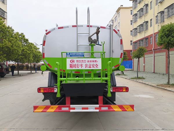 程力威牌CLW5250GSSB6型洒水车