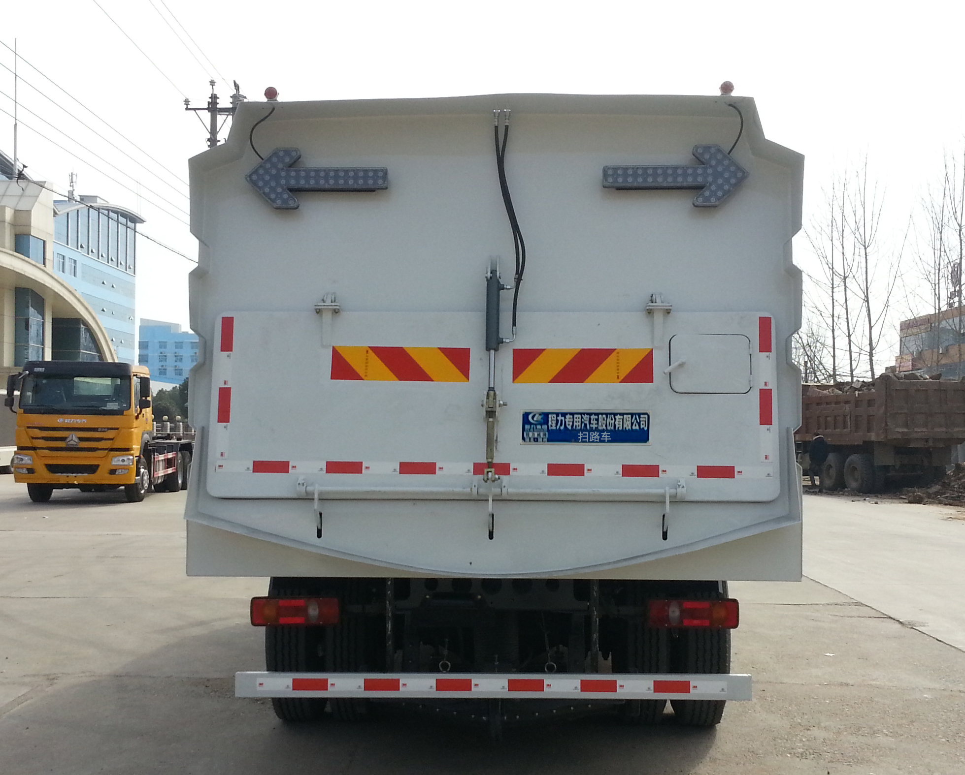程力威牌CLW5180TSLD6型扫路车