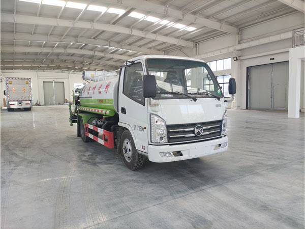 程力威牌CLW5070GPSK6型绿化喷洒车