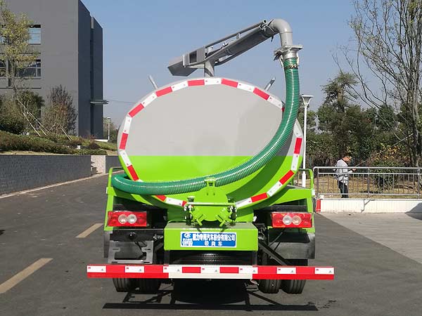 程力威牌CLW5070GXEB6型吸粪车