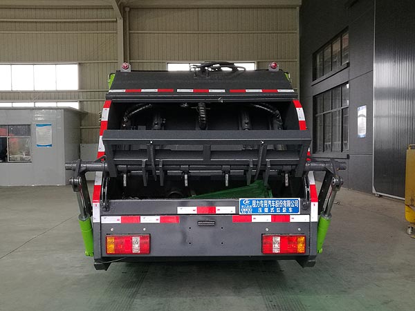 程力威牌CLW5041ZYSK6型压缩式垃圾车