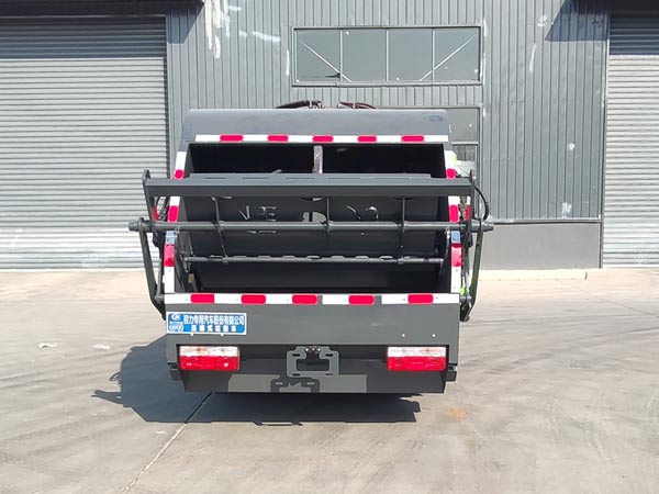 程力威牌CLW5041ZYS6型压缩式垃圾车