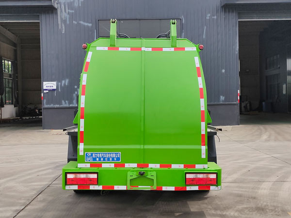 程力威牌CLW5120TCADP型餐厨垃圾车