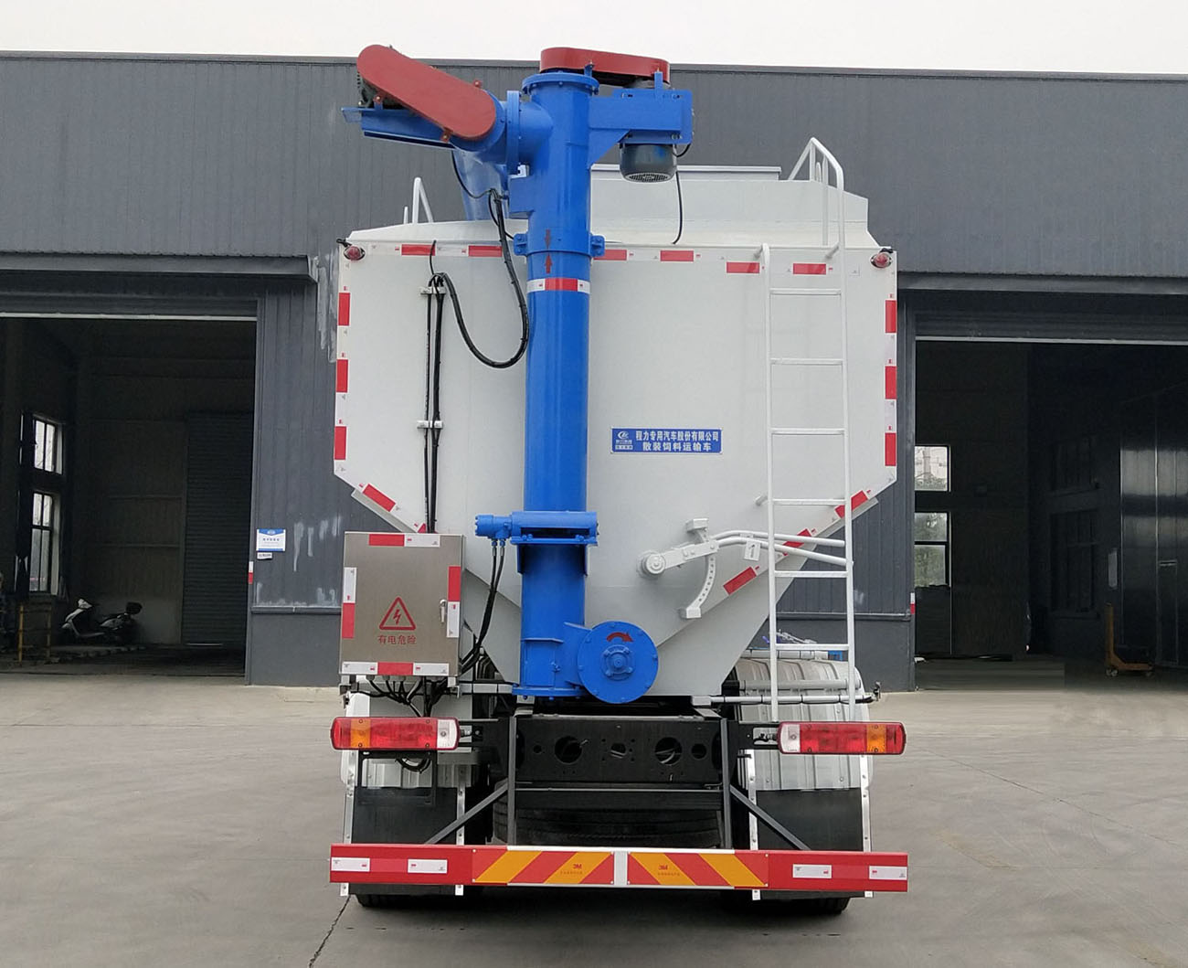 程力威牌CLW5314ZSLC6型散装饲料运输车