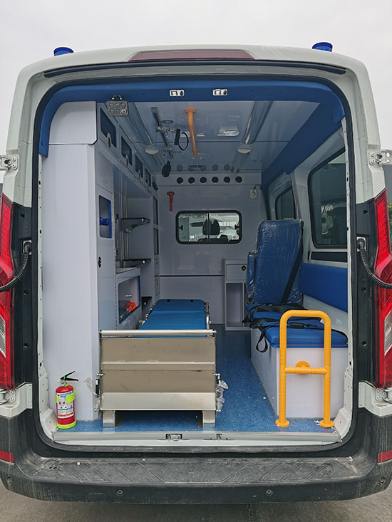 程力牌CL5040XJHS6YS型救护车